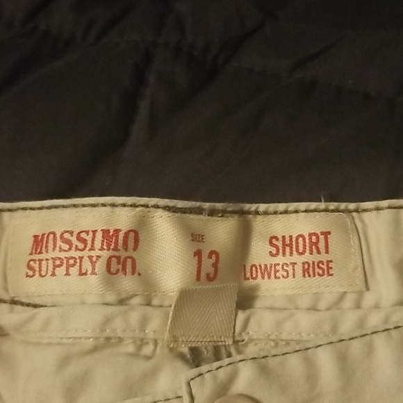 Khaki shorts - Picture 3 of 3